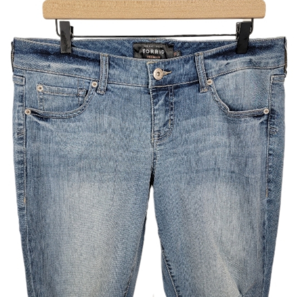 🆕️Torrid Premium Distressed Boyfriend Cropped Denim Jeans - Picture 2 of 8